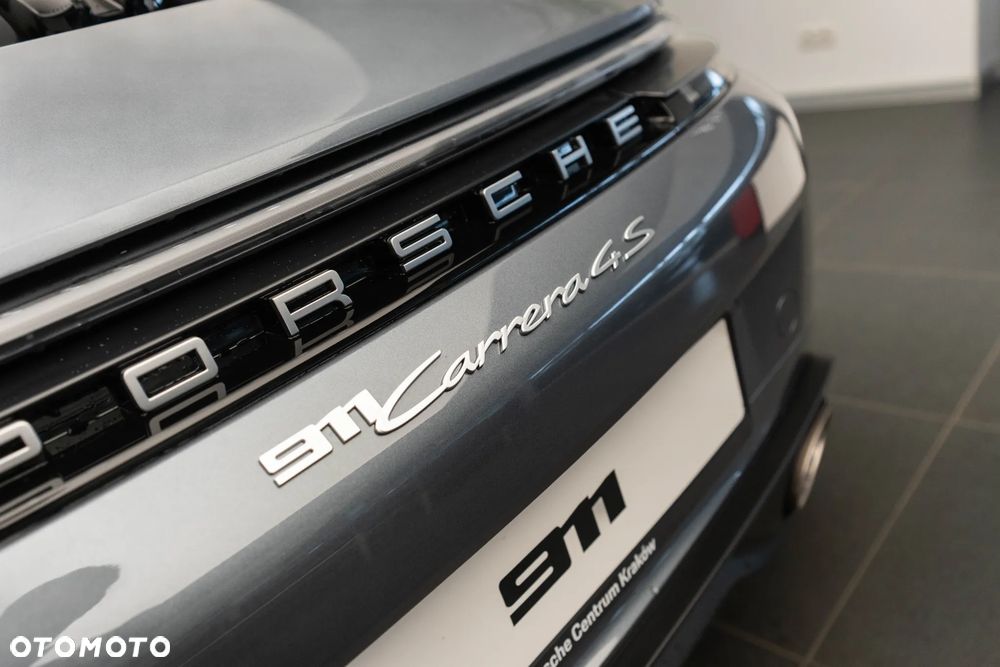 Porsche 911 Carrera 4S - 35