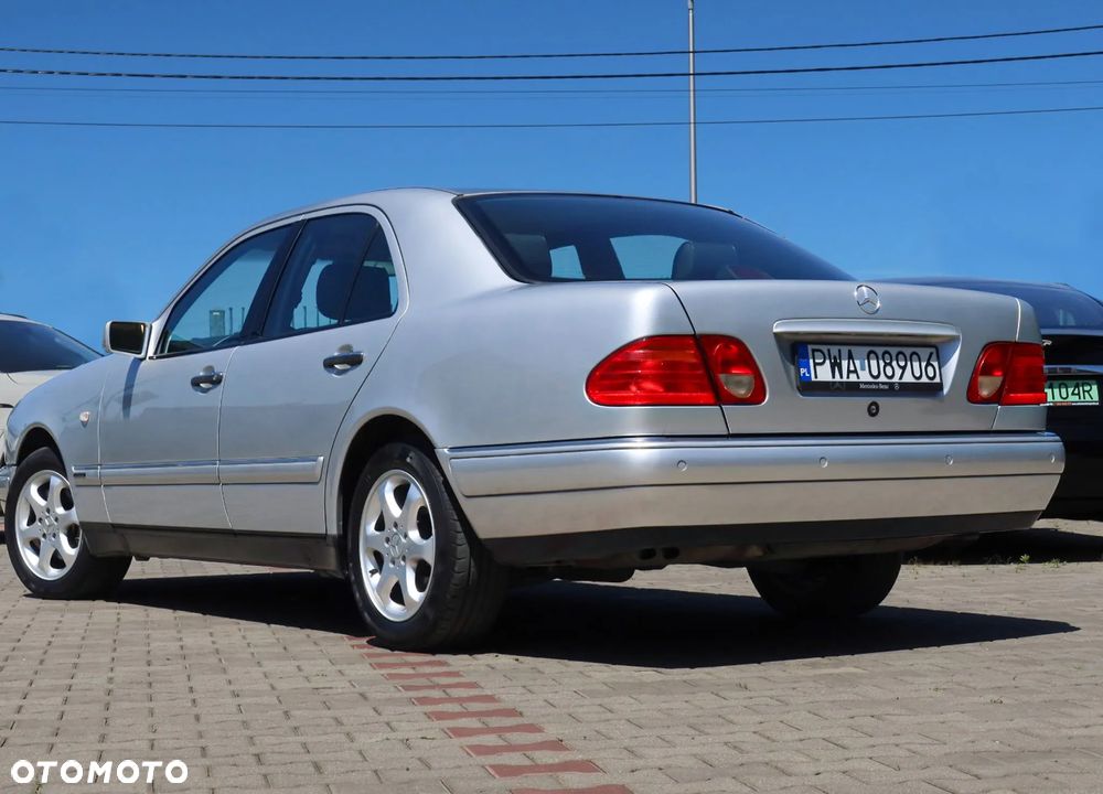 Mercedes-Benz Klasa E 240 Elegance - 8