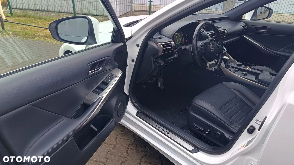 Lexus IS 300h F Sport - 5