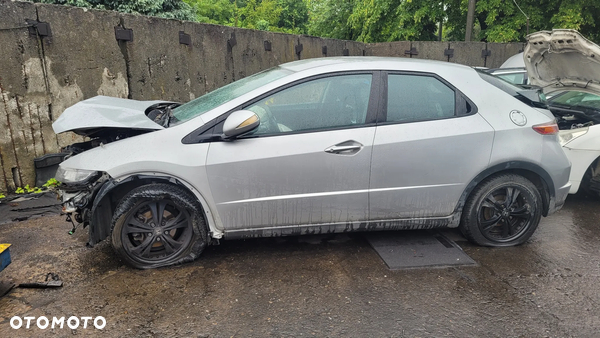 HONDA CIVIC VIII UFO 1,8 I-SHIFT NA GRATY