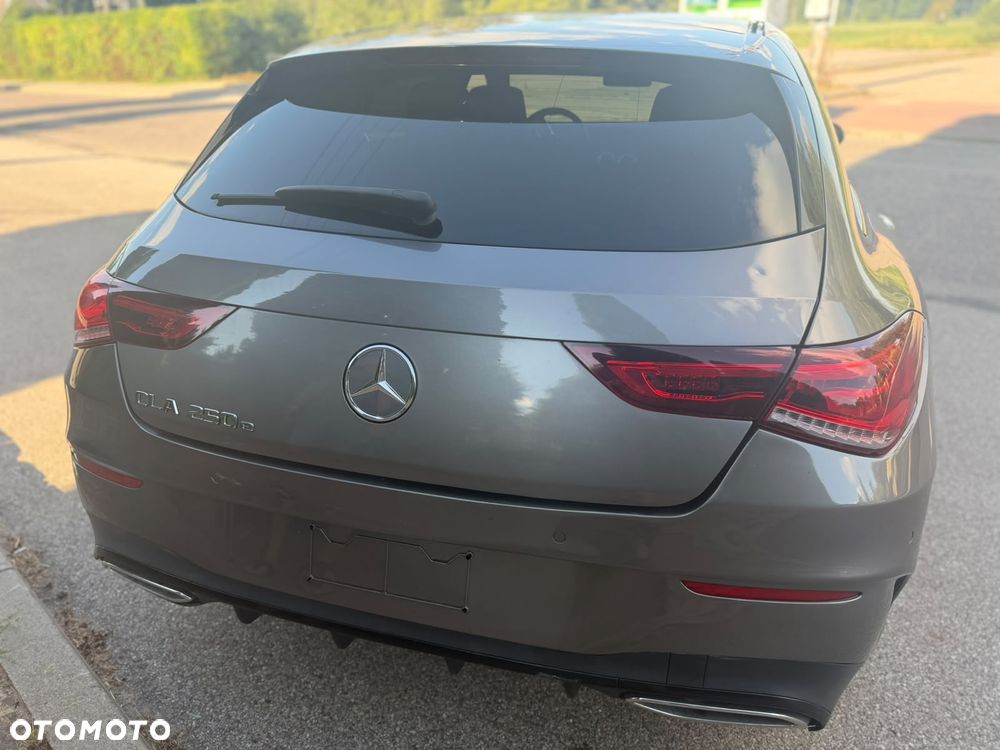 Mercedes-Benz CLA 250 e 8G-DCT AMG Line - 4