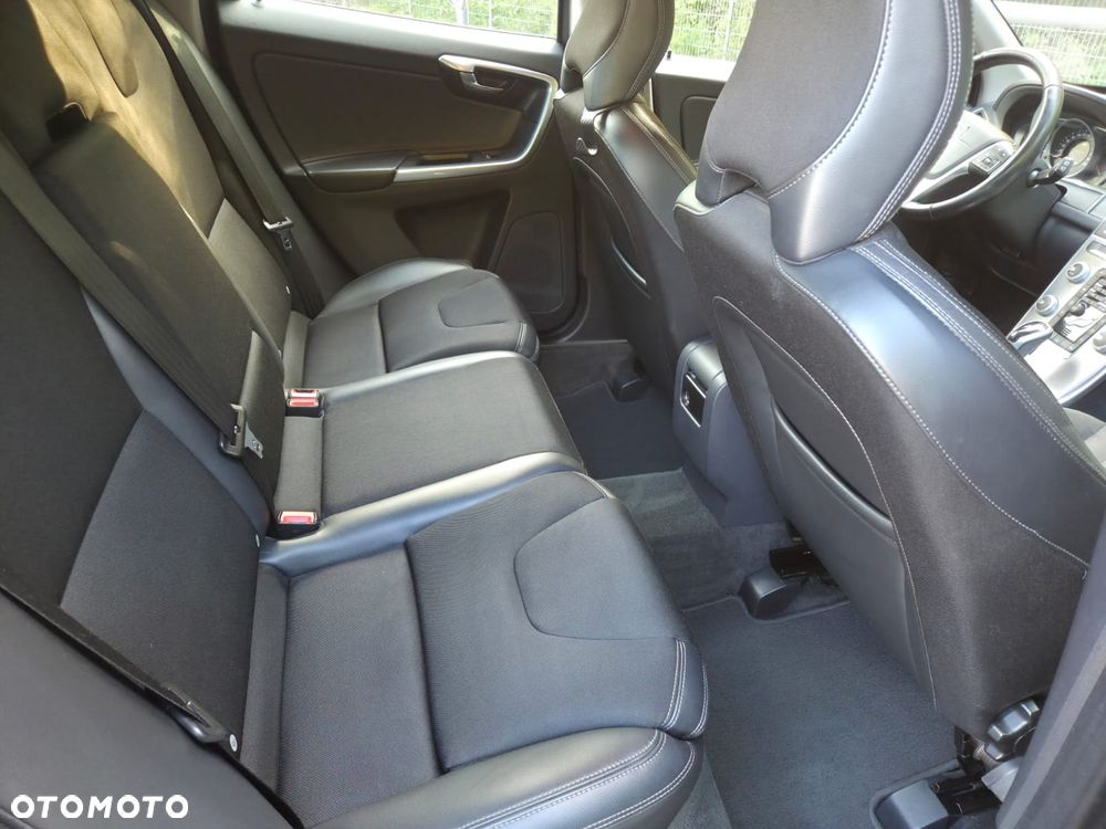 Volvo XC 60 D3 Drive-E Momentum - 21