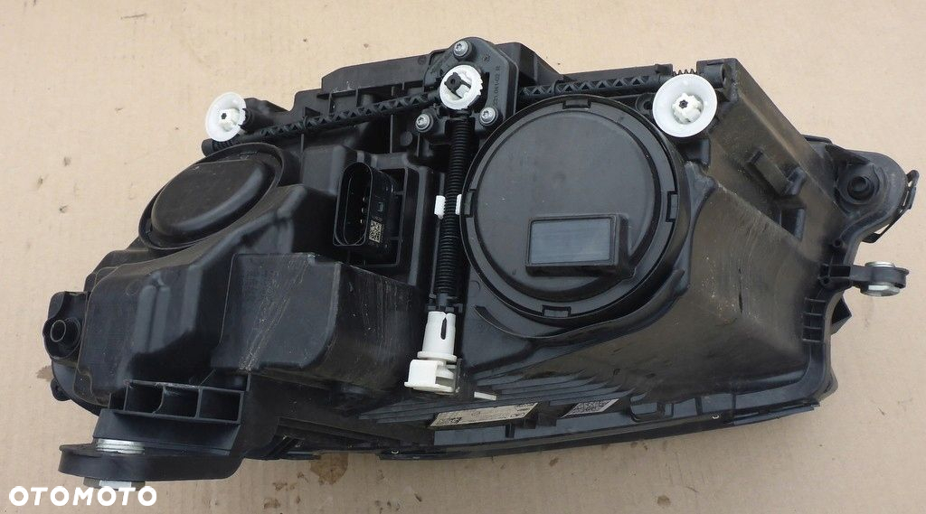 Mercedes W213 Reflektor Prawy A2139066810 - 5