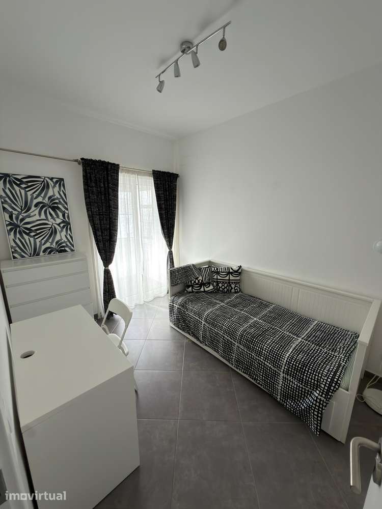 APARTAMENTO T4 REMODELADO | HABITAÇÃO OU INVESTIMENTO - Grande imagem: 2/19