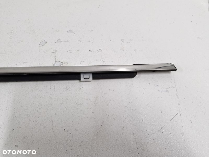KIA CEED II 2 LISTWA ZGARNIAJĄCA DRZWI PRAWY TYŁ TYLNA CHROM - 2