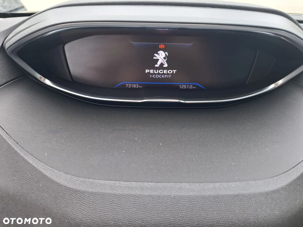 Peugeot 5008 1.2 PureTech Allure Pack S&S EAT8 - 17