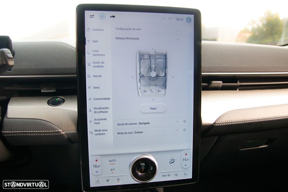 Ford Mustang Mach-E 75.7 kWh Premium AWD - 41