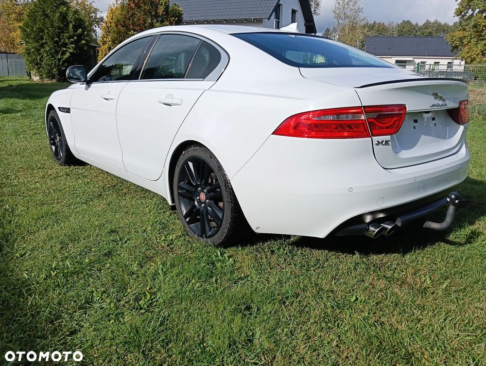 Jaguar XE 2.0 D AWD Prestige - 5