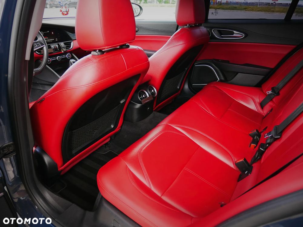 Alfa Romeo Giulia 2.0 Turbo 16V AT8 Veloce - 16