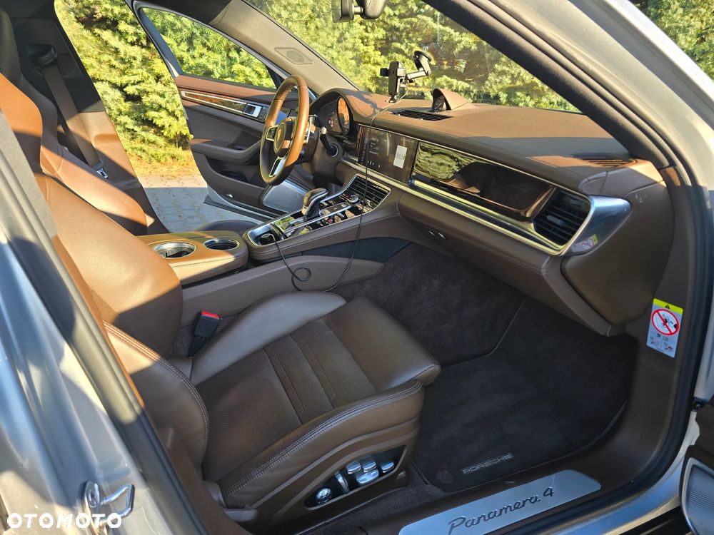 Porsche Panamera 4 - 12