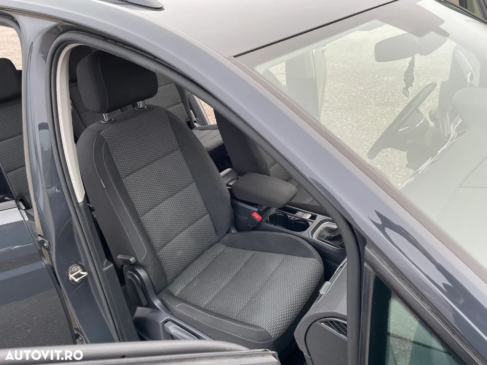 Volkswagen Touran - 18