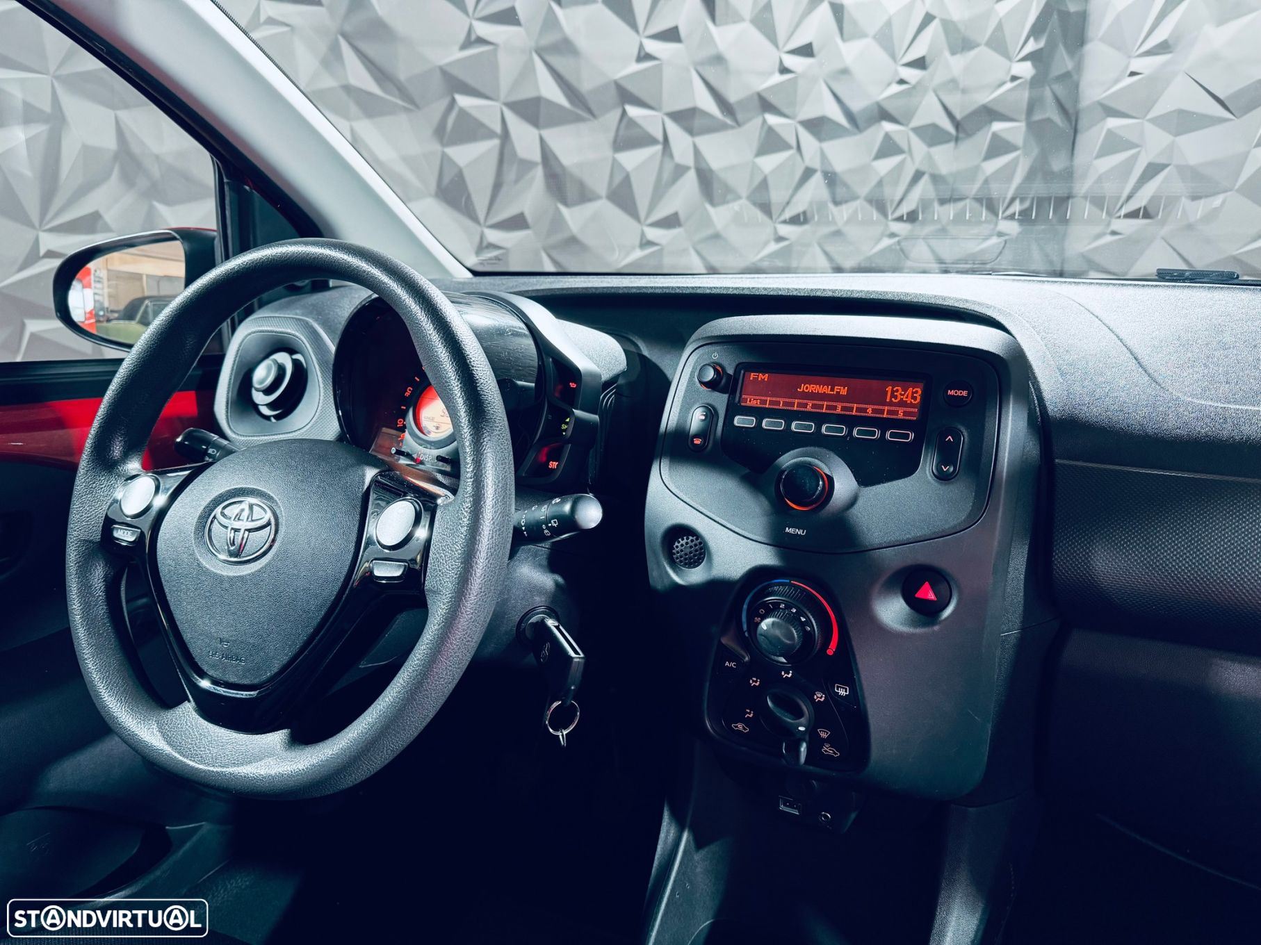 Toyota Aygo 1.0 X-Play Plus - 23