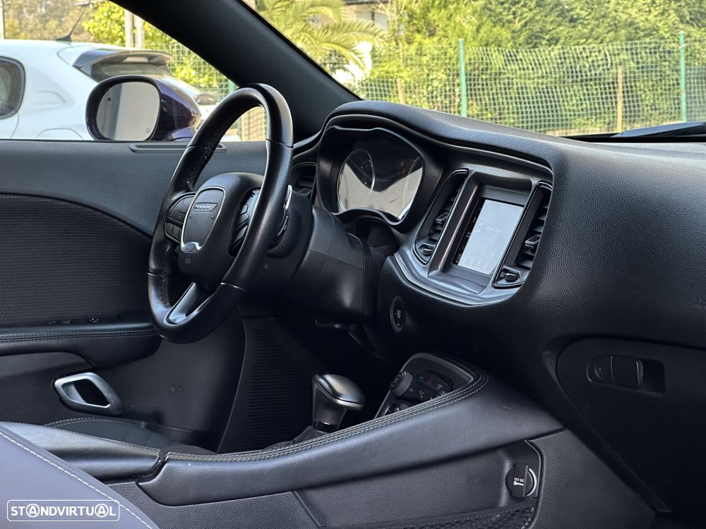 Dodge Challenger - 28