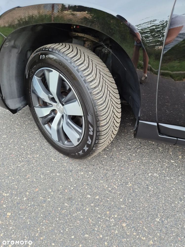 Peugeot 2008 1.6 e-HDi Allure S&S - 13