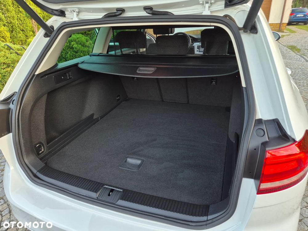 Volkswagen Passat - 32