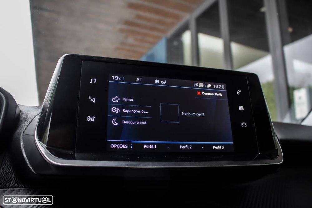 Peugeot 2008 1.2 PureTech Allure EAT8 - 31
