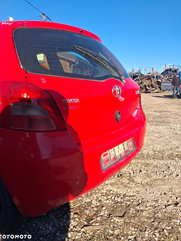 Toyota Yaris II Zderzak tyl 3P0 - 3
