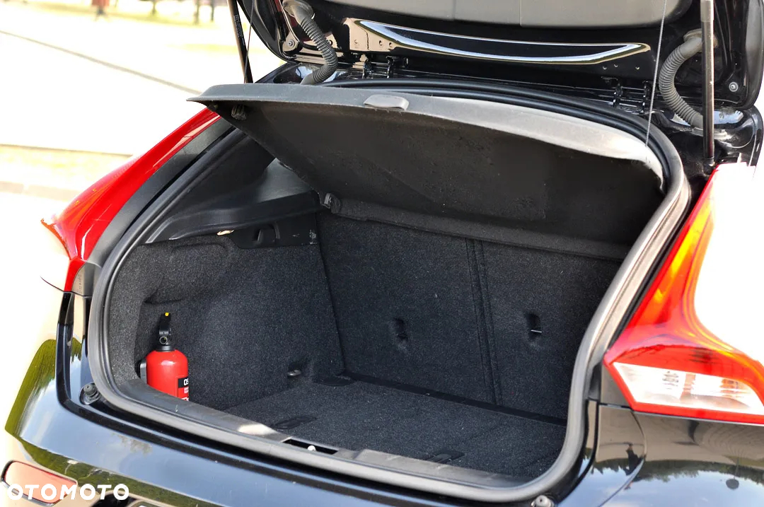 Volvo V40 D2 Drive-E Momentum - 16