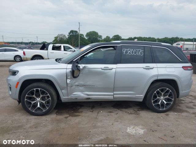 Jeep Grand Cherokee - 12