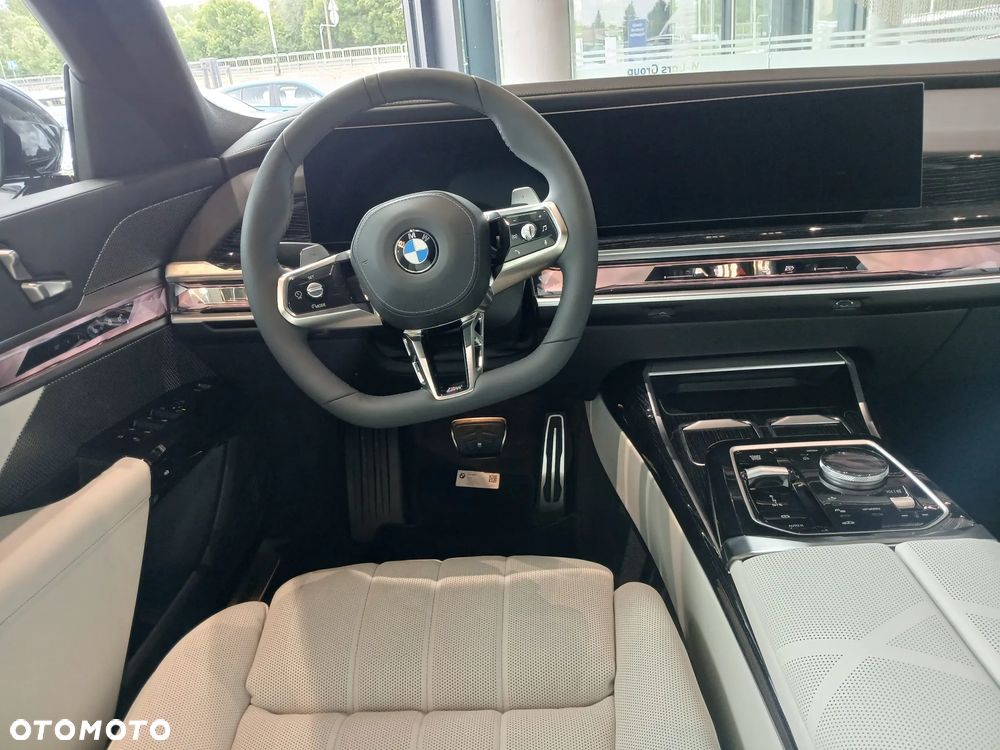 BMW Seria 7 740d xDrive mHEV sport - 31