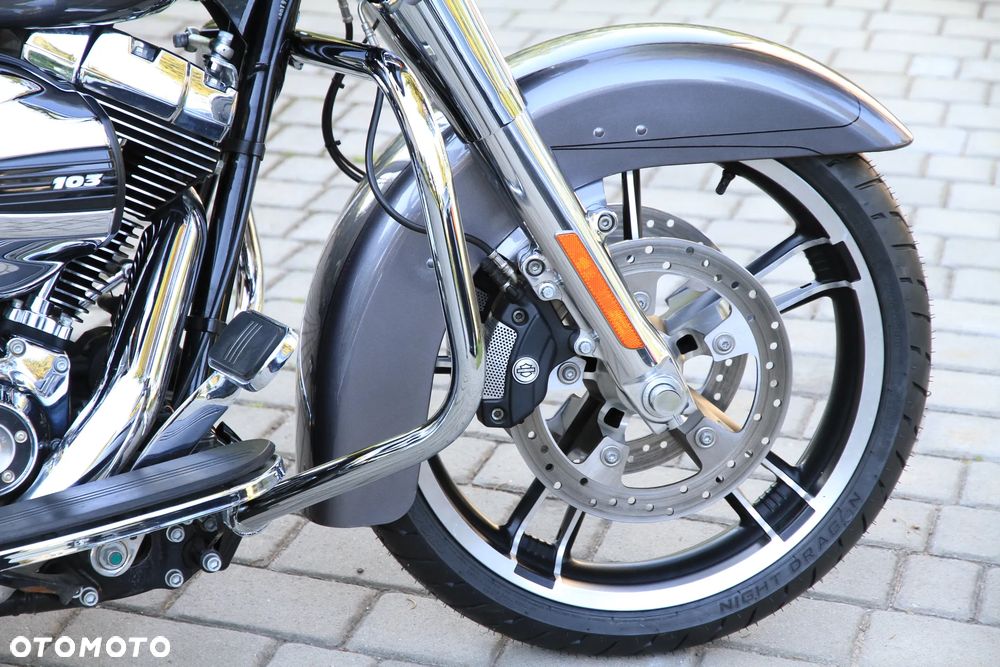 Harley-Davidson Touring Street Glide - 13