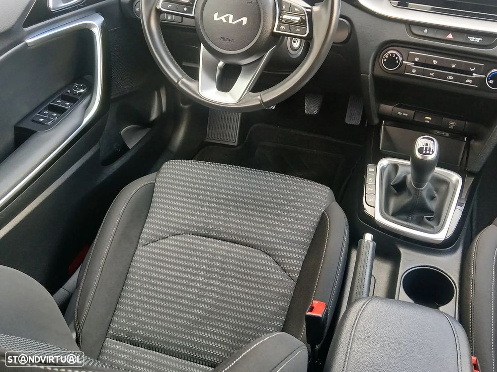 Kia Ceed SW 1.6 CRDi MHEV Dynamic - 13