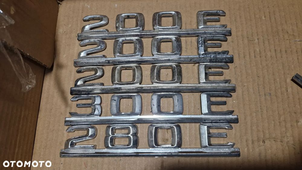 emblemat znaczek na klapę Mercedes W124 - 1
