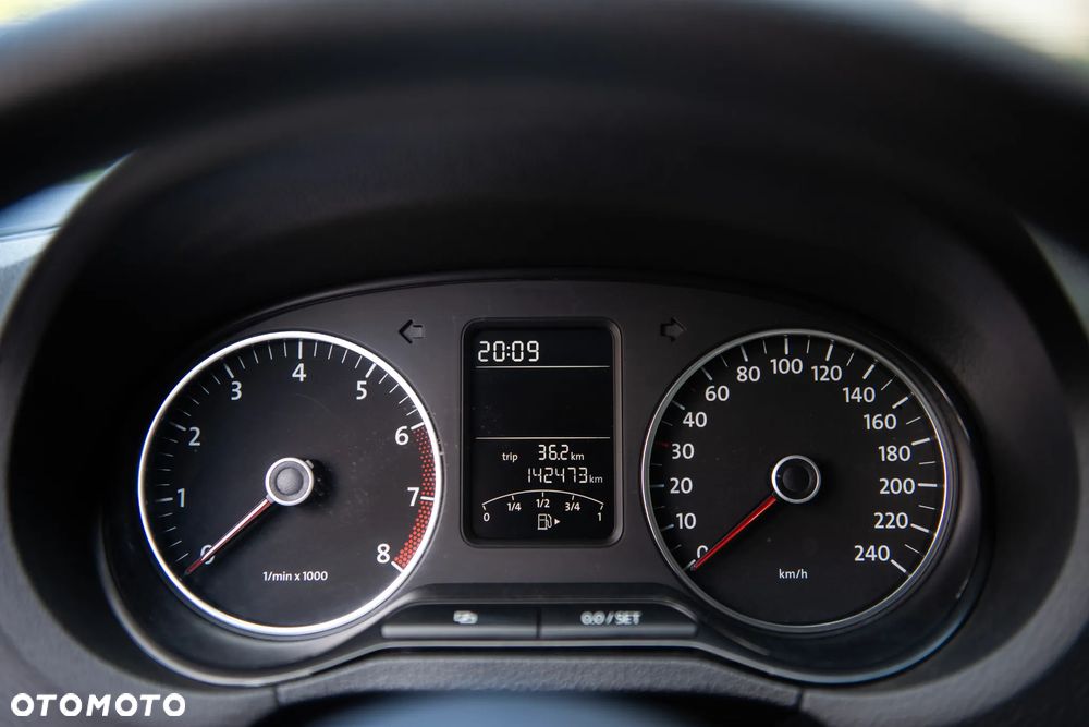 Volkswagen Polo 1.4 16V Comfortline - 32