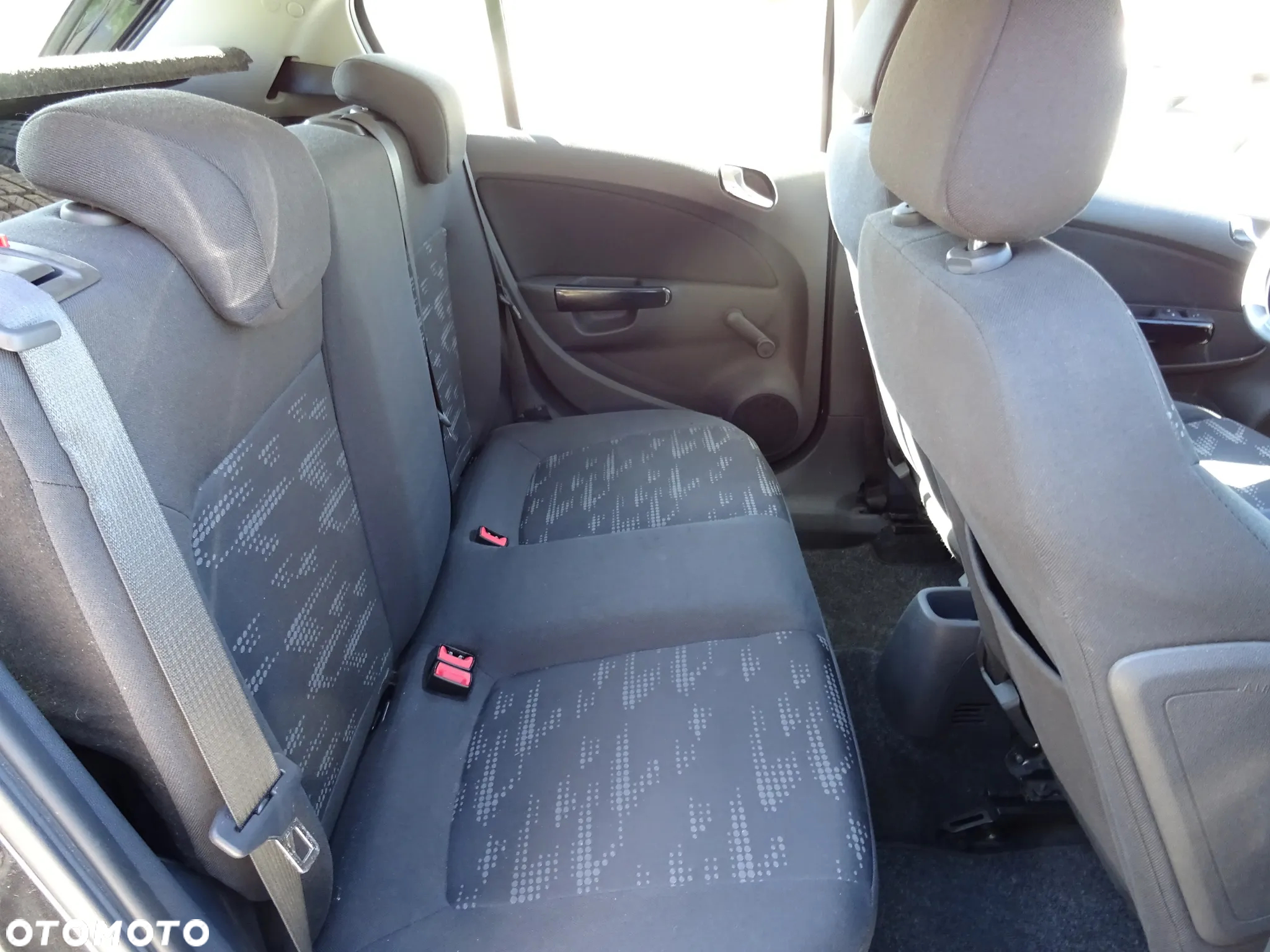 Opel Corsa 1.4 16V Satellite - 11