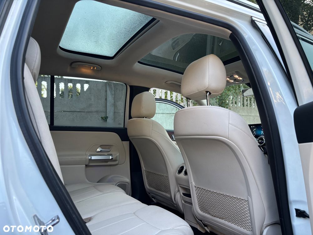 Mercedes-Benz GLB - 32