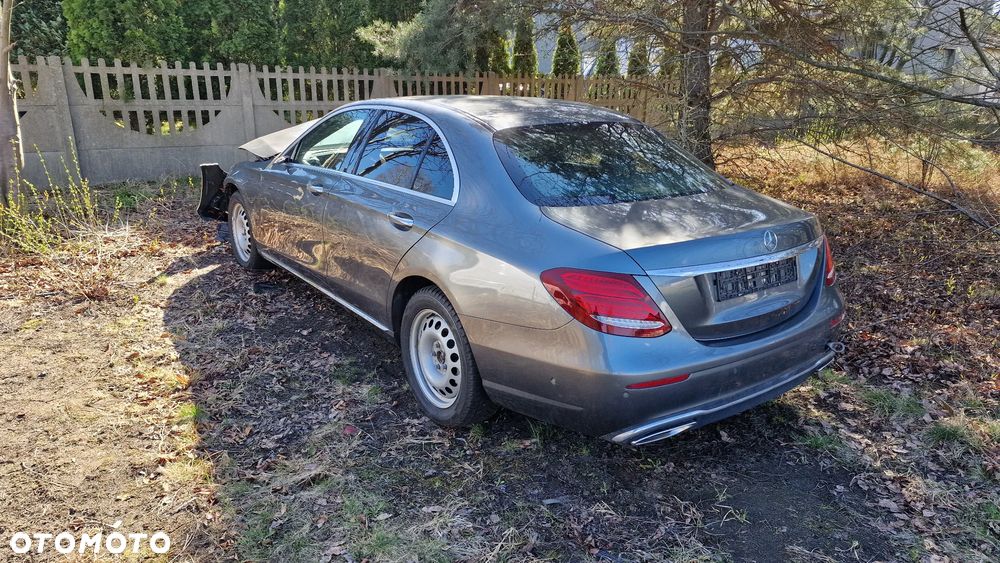 Mercedes-Benz Klasa E 200 4Matic 9G-TRONIC - 1