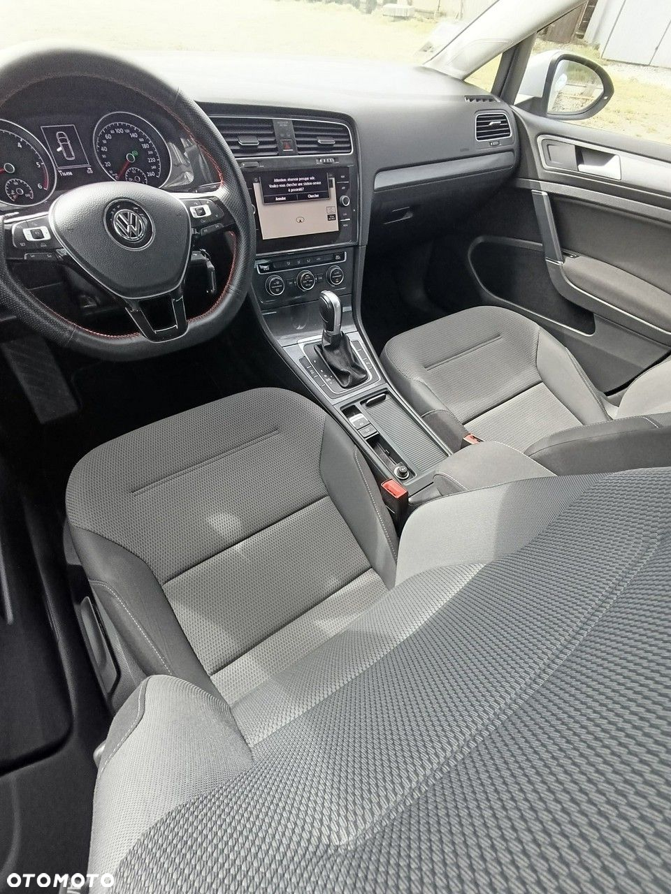 Volkswagen Golf - 22