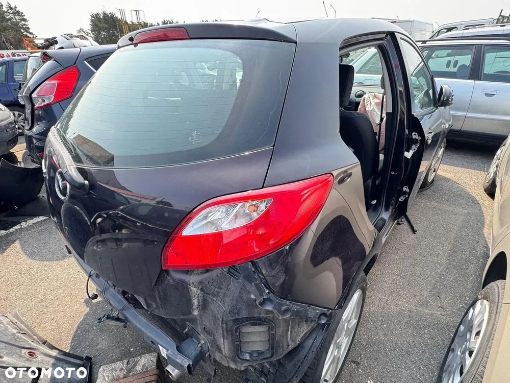 Mazda 2 II 2010r  1.3 benzyna 86 KW  - samochód cały na części - 4