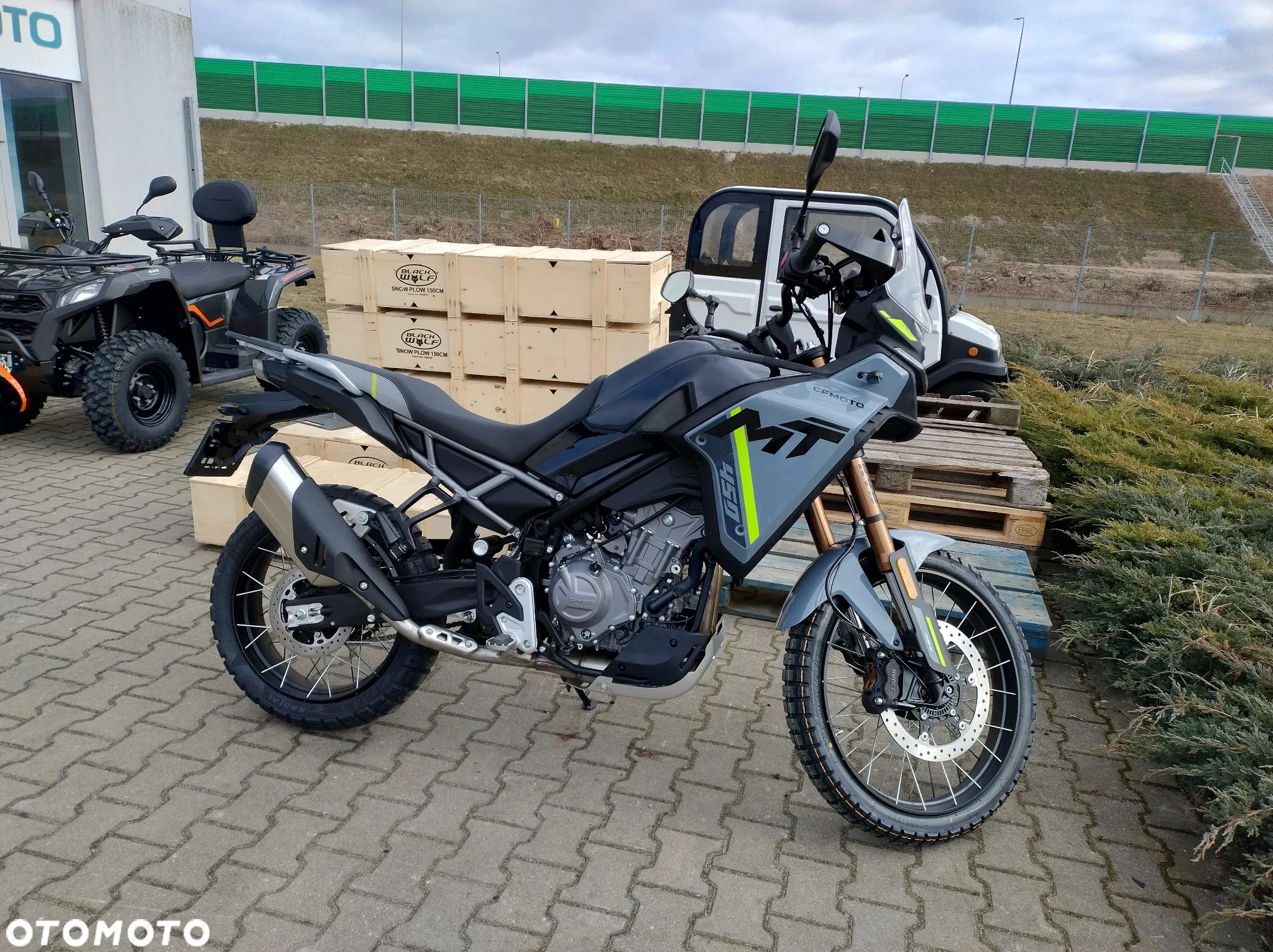 CFMoto MT - 4