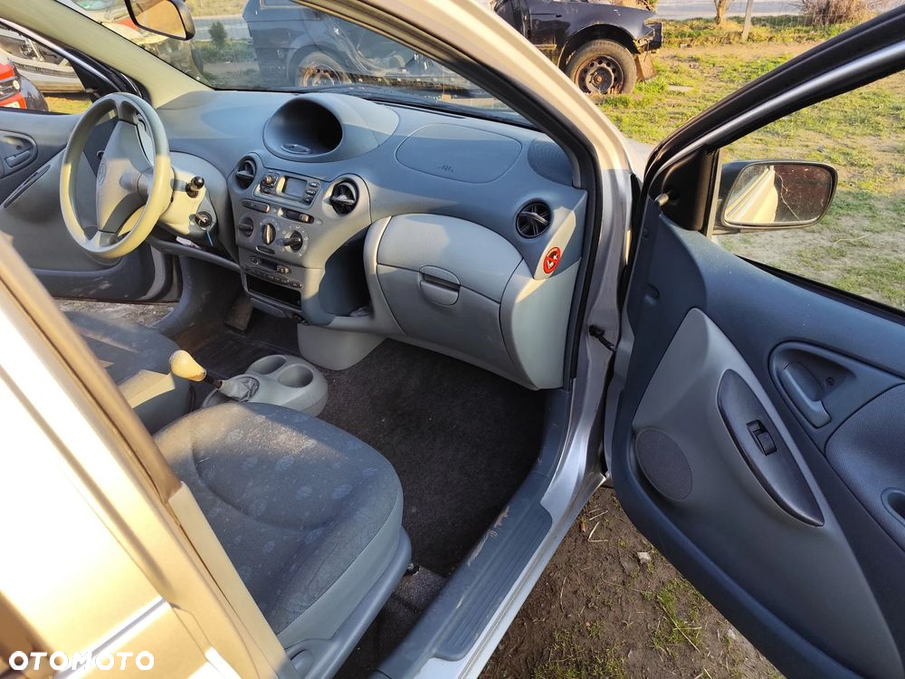 Toyota Yaris 1.4 D-4D Linea Terra - 8