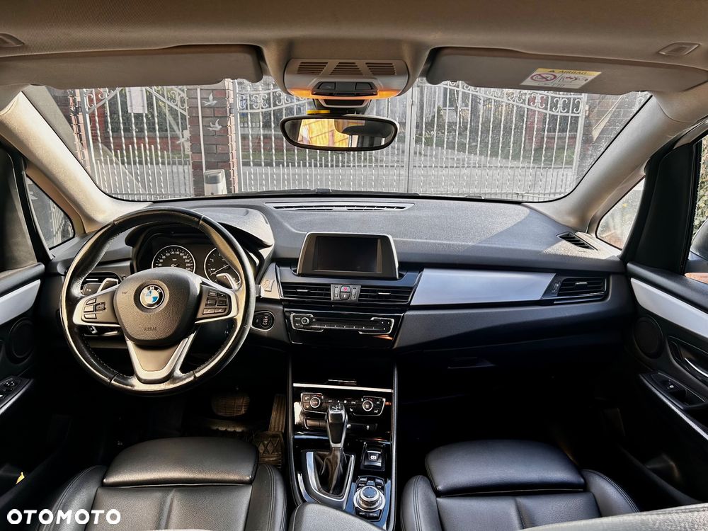 BMW Seria 2 218d - 10