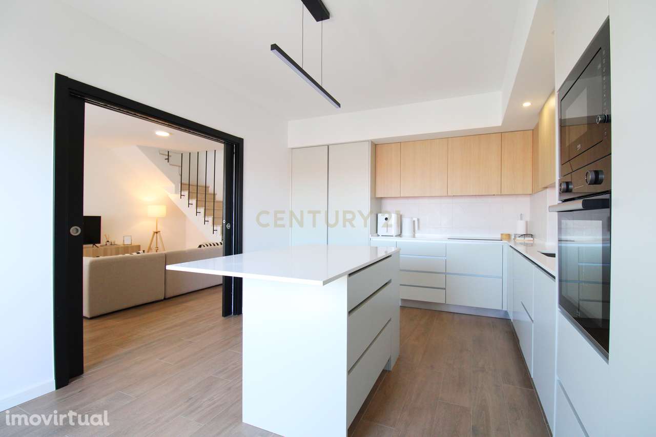 Apartamento em estado novo, T3 Duplex em Pinhal Novo, Palmela - 233.55 - Grande imagem: 2/55