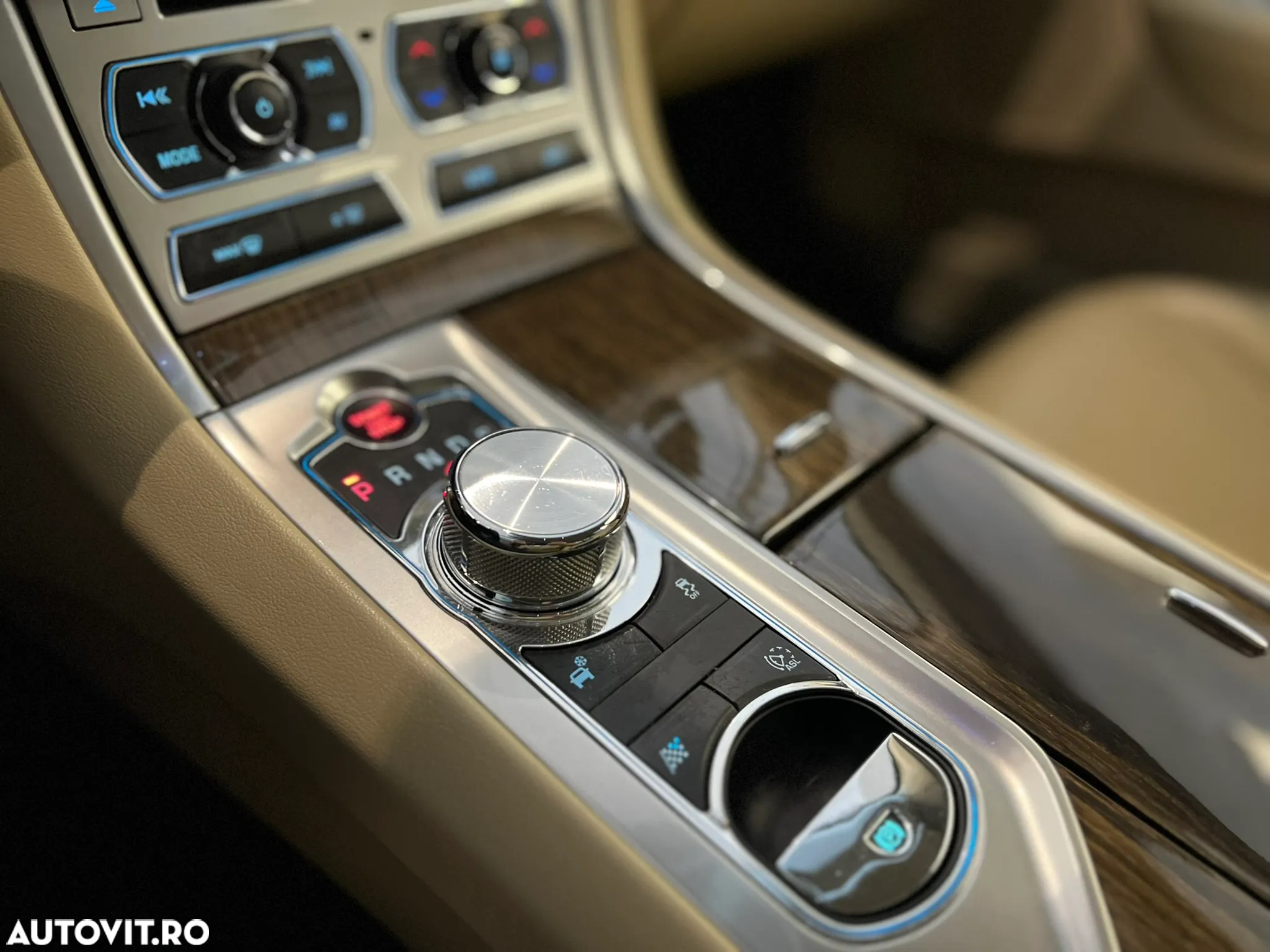 Jaguar XF 3.0 V6 Diesel Sportbrake - 24