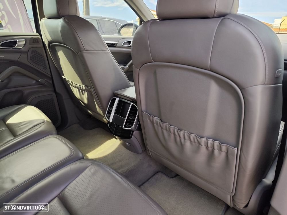 Porsche Cayenne - 36