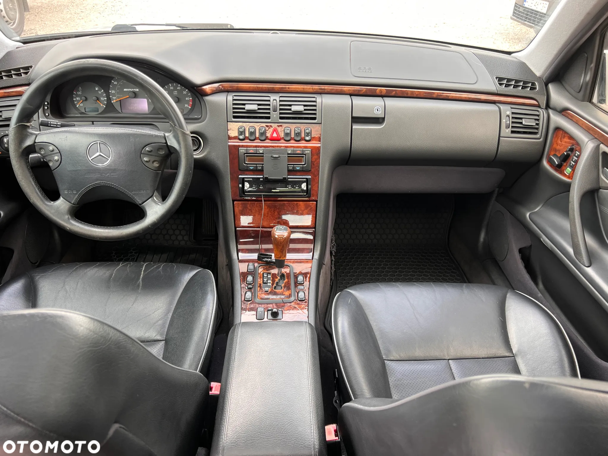 Mercedes-Benz Klasa E 55 AMG - 3