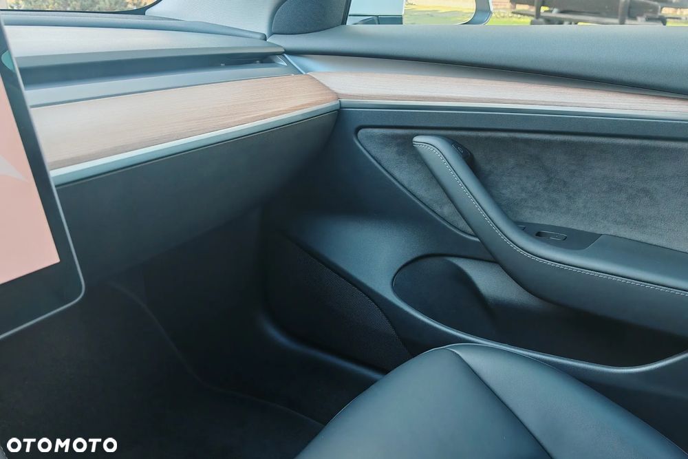 Tesla Model 3 - 26