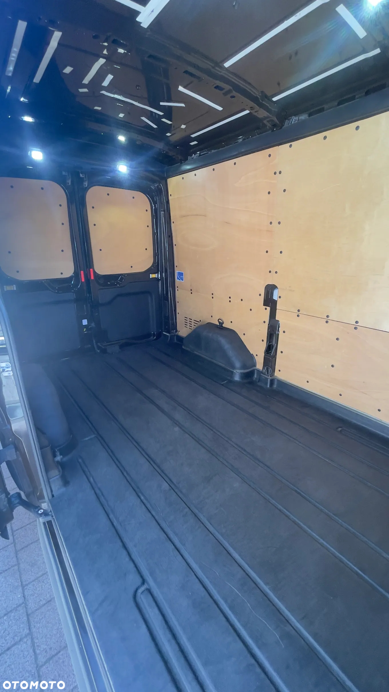 Ford Transit L2H2 - 11