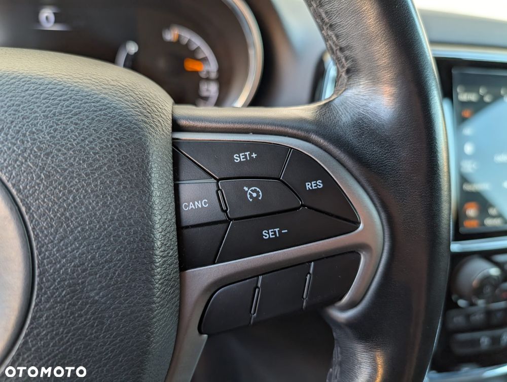 Jeep Grand Cherokee - 16