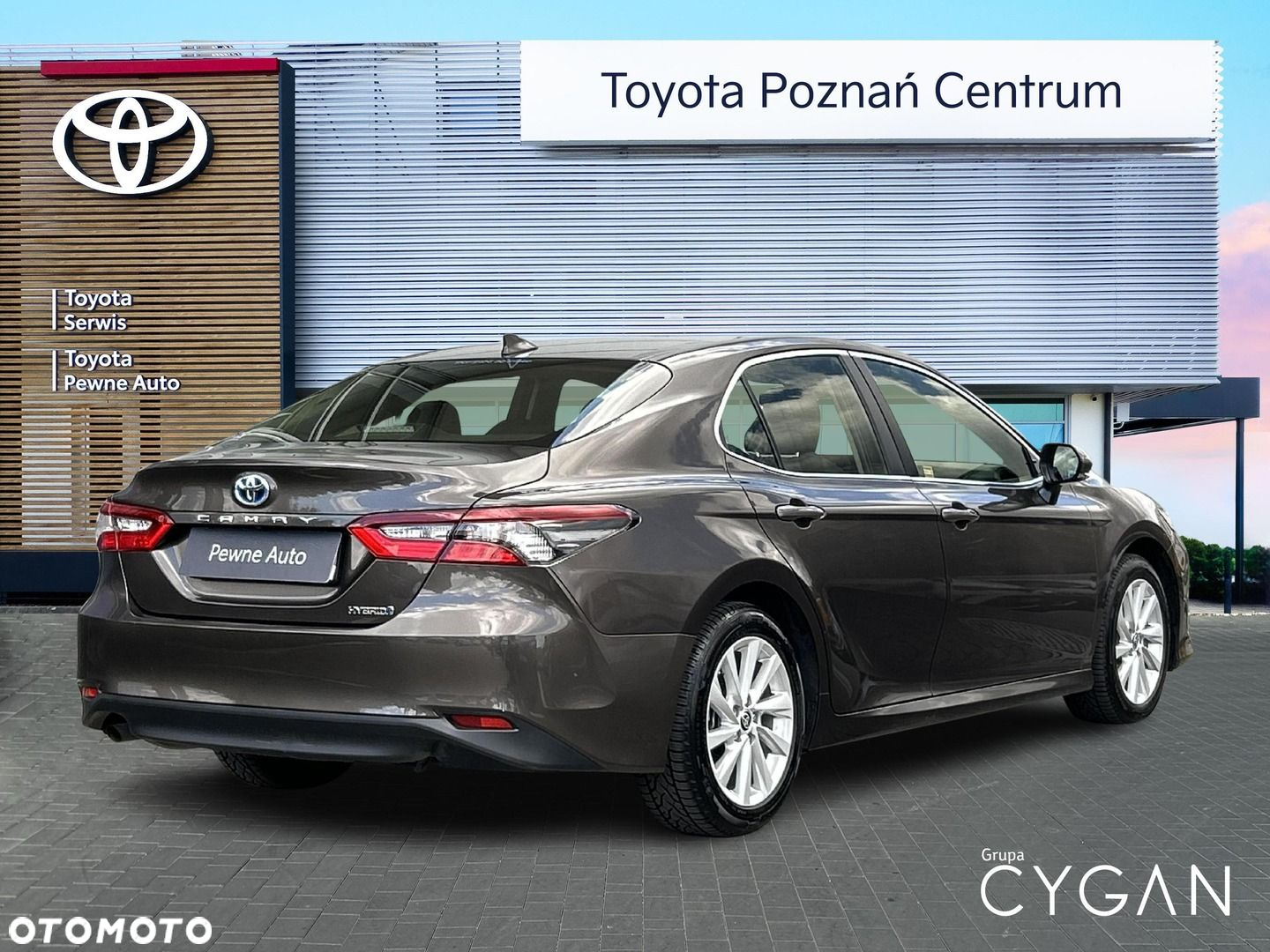 Toyota Camry - 5