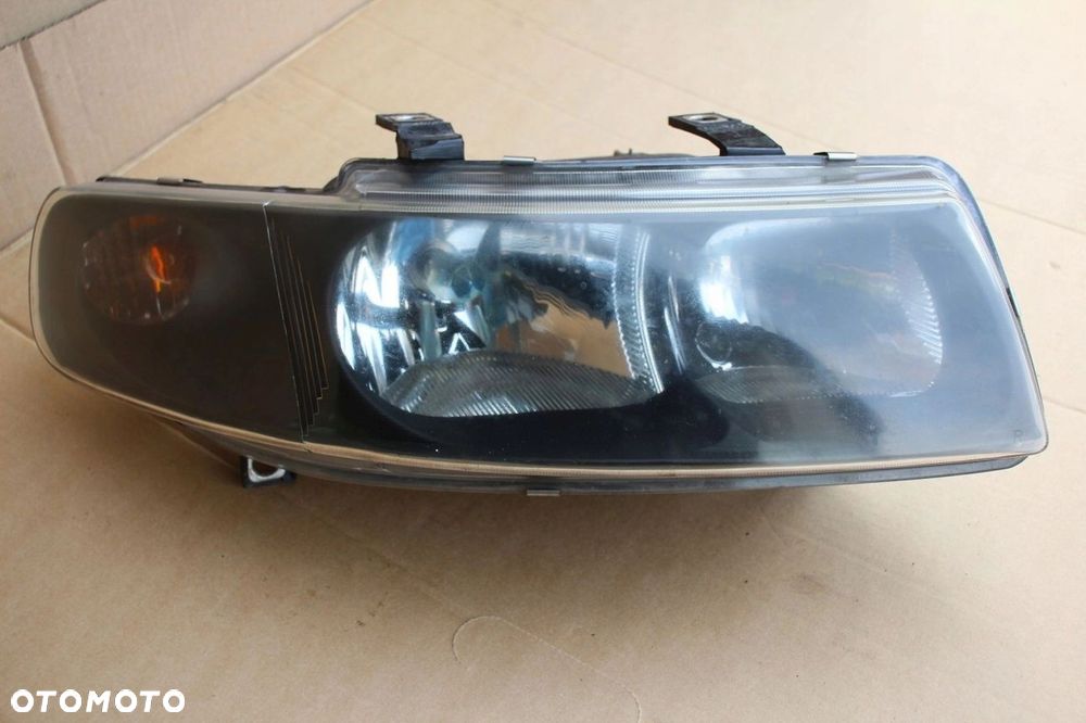 Lampa PRAWA SEAT LEON I TOLEDO II Europa kompletna TYC - 5
