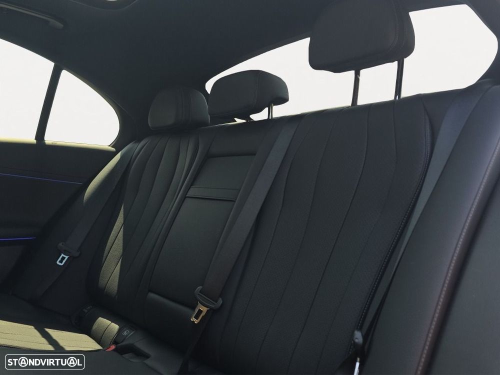 Mercedes-Benz E 220 — fotografia 14