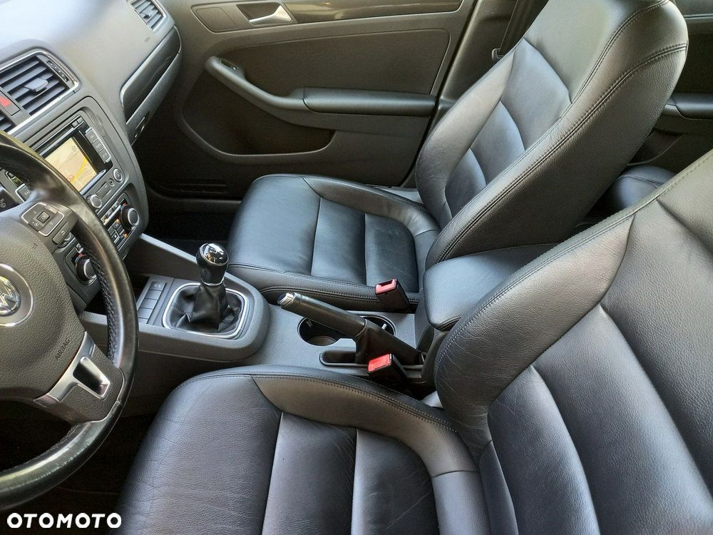 Volkswagen Jetta 1.6 TDI DPF Highline - 29
