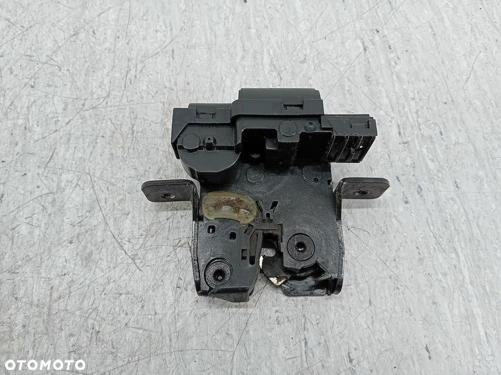 ZAMEK KLAPY RENAULT LAGUNA III 8200747429A - 2