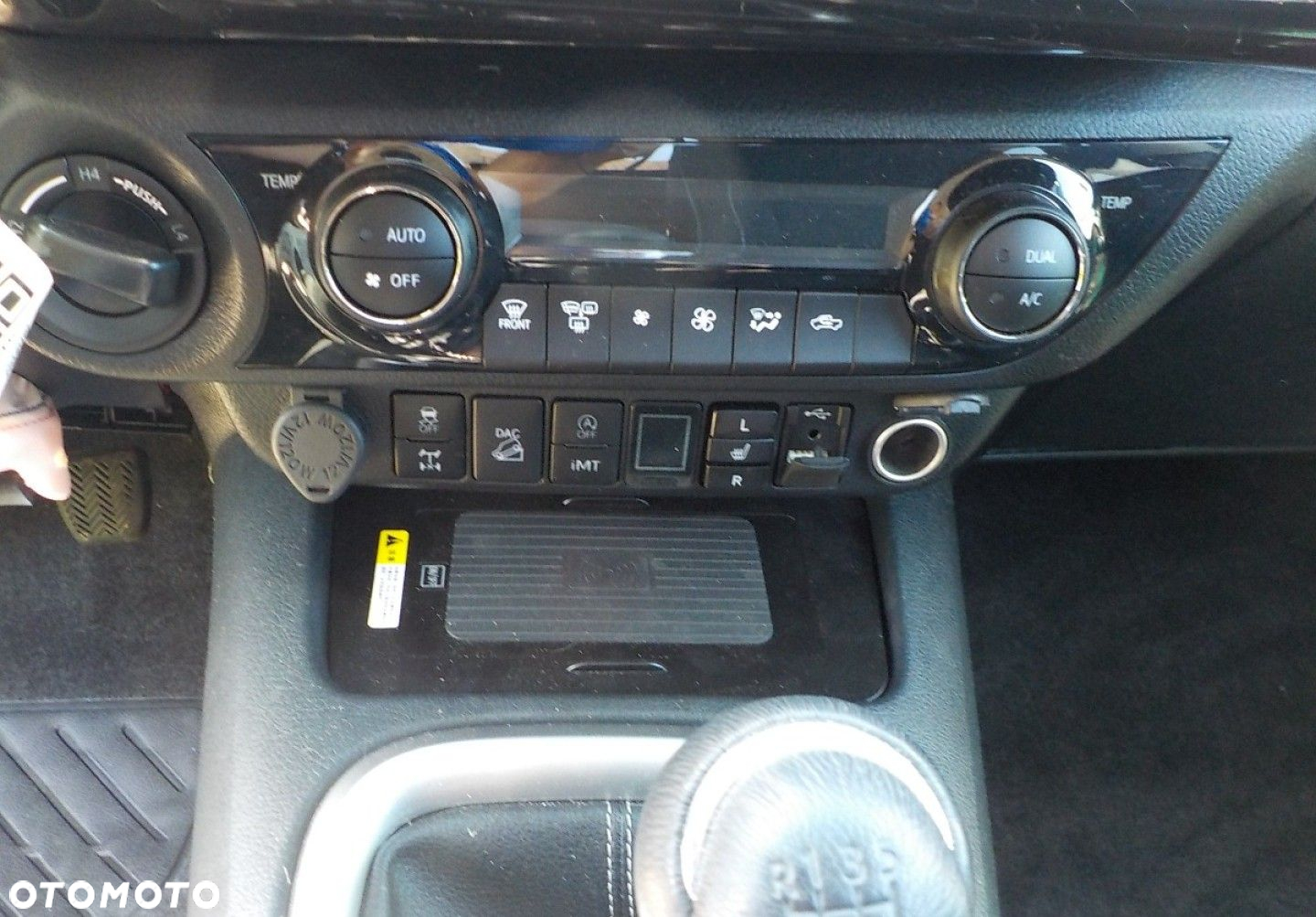 Toyota Hilux - 25
