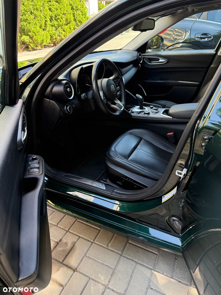 Alfa Romeo Giulia - 10